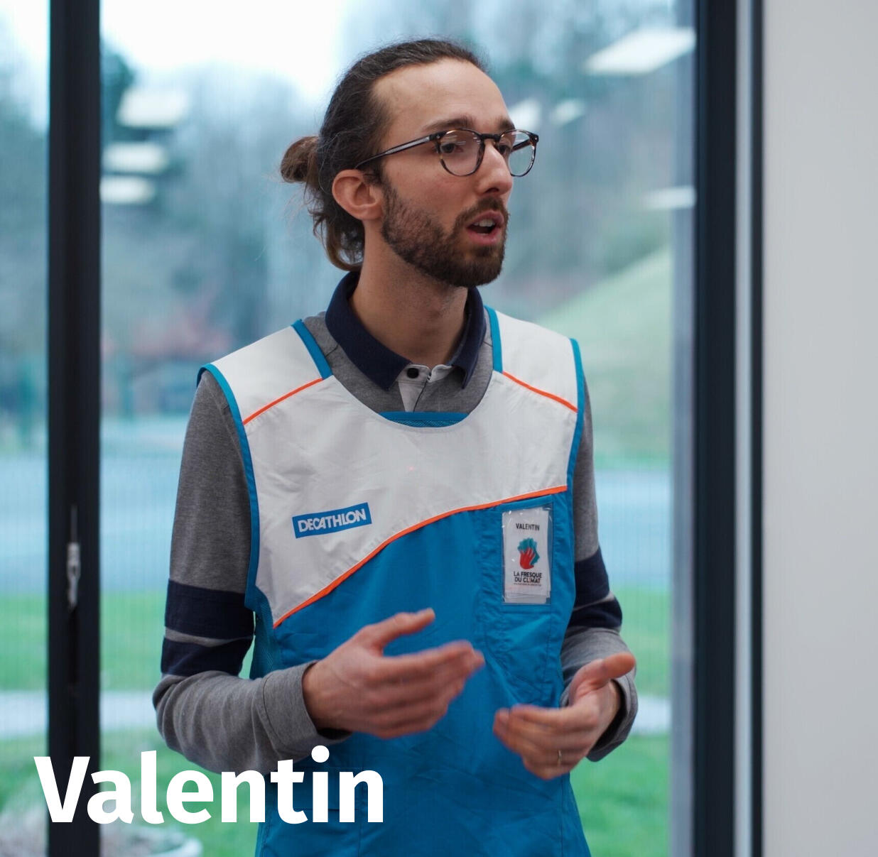 Ancien étudiant ingénieur, Valentin a découvert que l’on pouvait allier impact social et économie. Aujourd’hui, il sensibilise ses collaborateurs au climat et valorise la seconde vie des produits au sein de son entreprise.