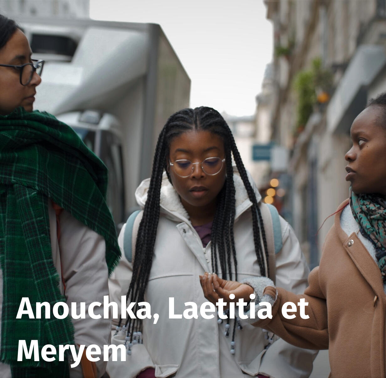Laetitia, Anouchka et Meryem se sont rencontrées à l’université. Ensemble, elles ont décidé de s’attaquer à un défi de taille : améliorer le quotidien des personnes atteintes de drépanocytose à travers un projet entrepreneurial solidaire.